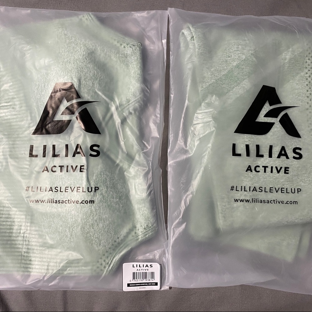 Lilias Active sports bra and scrunch leggings size small